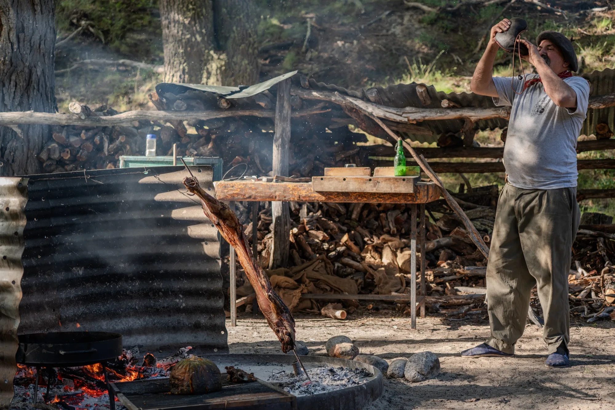 El asador revisando el punto