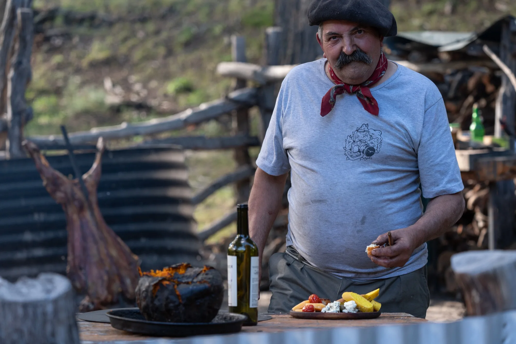 El asador, junto al fuego
